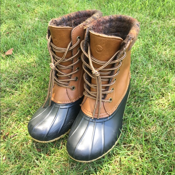Magellan Outdoors Shoes - Magellan Women’s genuine leather duck boots